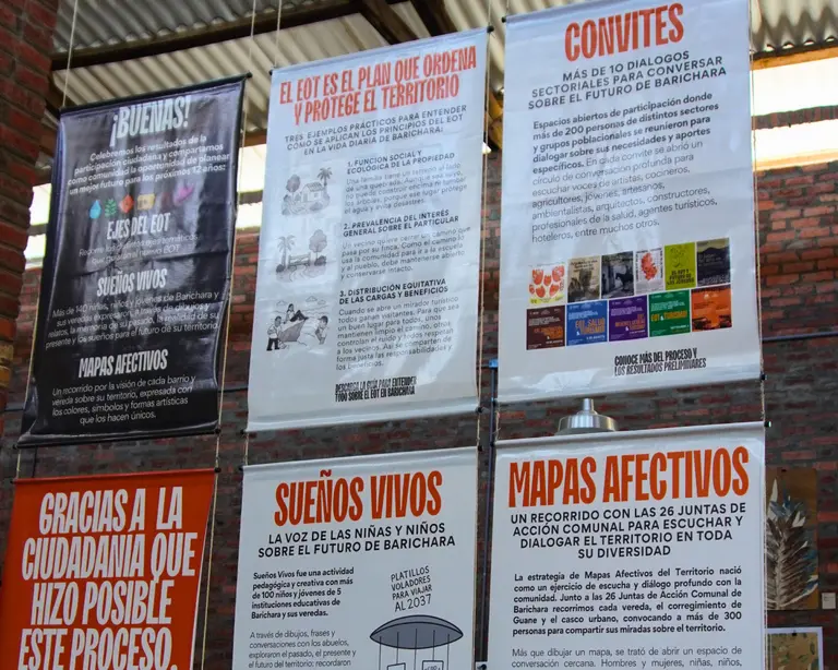 Paneles informativos del EOT en Barichara: "Buenas", "Sueños Vivos", "Mapas Afectivos". Participación ciudadana.